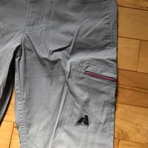 Eddie Bauer First Ascent Guide Pro Capris